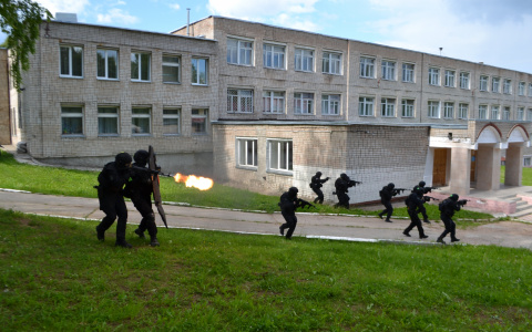 В УФСБ прокомментировали проезд колонны военной техники на улицам Кирова
