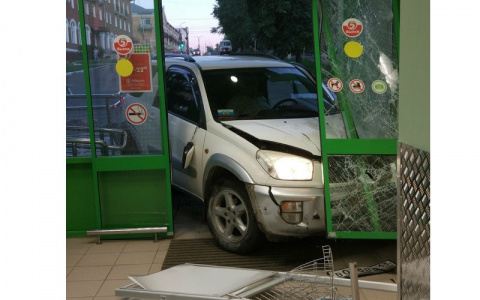 Что обсуждают: гороскоп и ДТП в "Пятерочке"