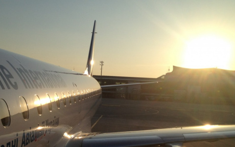 "В крайнем случае - через Армению": организаторы туров и Роспотребнадзор об отмене рейсов в Грузию