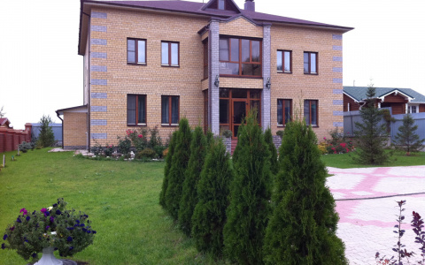 Фоторепортаж: как выглядят 5 самых дорогих особняков в центре и пригороде Кирова