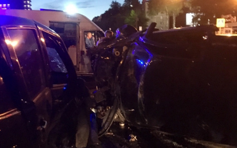 В Кирове у цирка произошло массовое ДТП