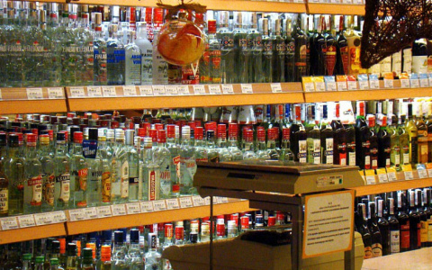 Полицейские рассказали, сколько магазинов незаконно продавали алкоголь в День молодежи
