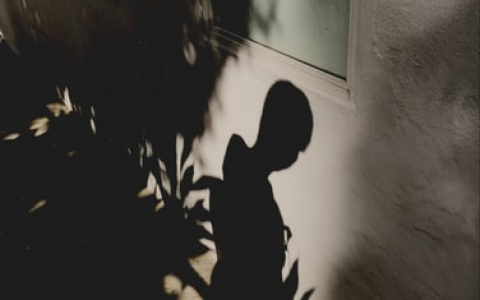 Мать признала вину в смерти ребенка, который выпал из окна в Кирово-Чепецке