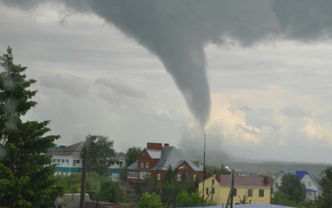 На протяжении трех дней из семи в Кировской области возможны град и смерчи