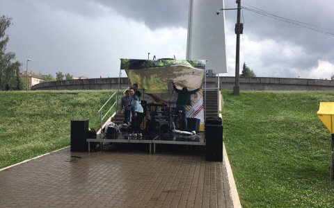 «Сцена развалилась, как карточный домик!»: в мэрии прокомментировали ЧП в парке Победы