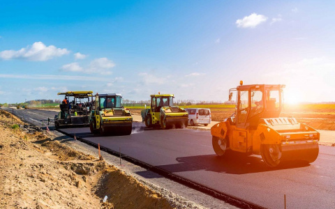 В дорожном строительстве поможет специальная техника