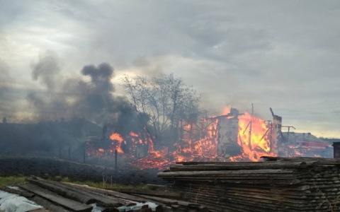 В Кировской области из-за удара молнии сгорел жилой дом