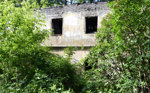 Администрация объяснила, почему не может снести аварийное здание в центре Кирова