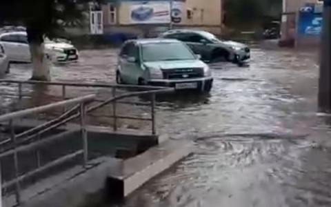 Кировчане продолжают делиться фото и видео потопа после ливня в соцсетях