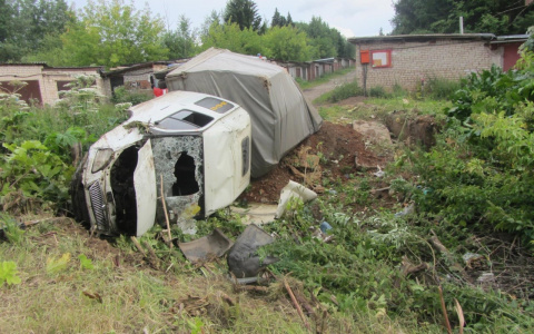 В Кирове пьяный водитель «Газели» съехал в кювет и покалечил пассажира