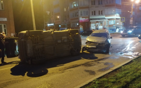 ДТП в центре Кирова: от удара кроссовер перевернулся