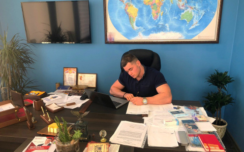 Что обсуждают: Павла Валенчука и "багровые реки" в центре Кирова