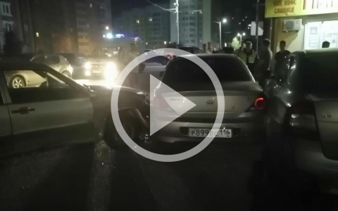 Ночью в Чистых прудах пьяный водитель протаранил 3 иномарки