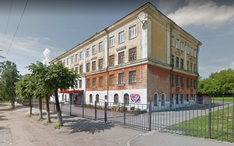 В Кирове предложили обновить окна в школах на доплаты к пенсиям чиновников