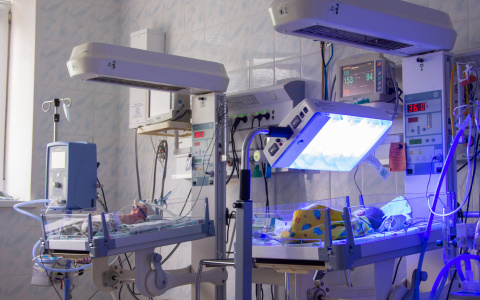 Кировские врачи спасли новорожденную девочку весом 600 граммов