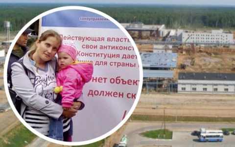 Глава поселка Мирный написала заявление на мать пятерых детей после ее заявления о "заводе смерти"