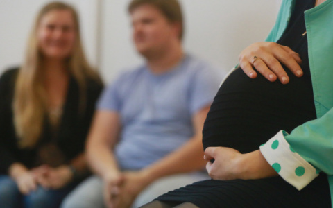 Готовы ли вы родить ребенка? Минсоцразвития региона проводит опрос среди кировчанок