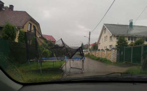 Сильный дождь и ураганный ветер: в Кировской области объявлено метеопредупреждение