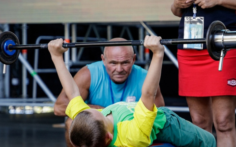 8-летний мальчик из Советска установил мировой рекорд со штангой