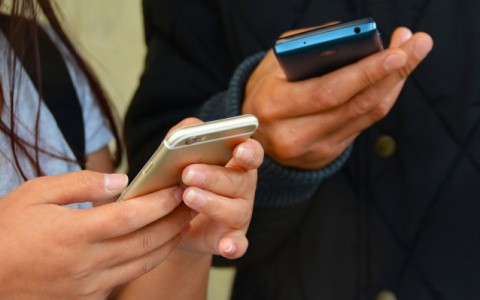 Большинство кировчан поддерживают запрет телефонов в школах