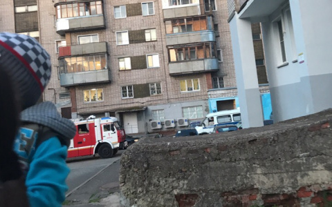 В Кирове на улице Мопра оцепили двор