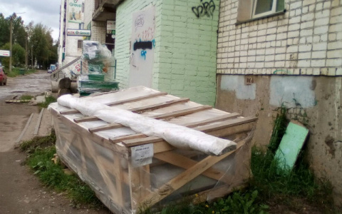 Жильцы одного из кировских домов боятся за своих детей и животных