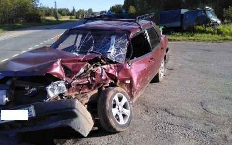 В Кировской области столкнулись ВАЗ и УАЗ, пострадали два ребенка