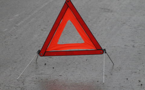 В Кировской области на дороге загорелся грузовой автомобиль