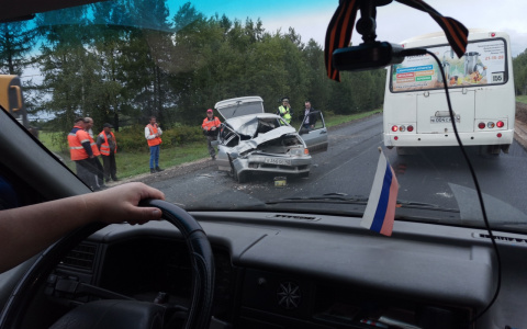 Выяснилось, что водитель ВАЗа, врезавшийся в трактор под Кировом, погиб