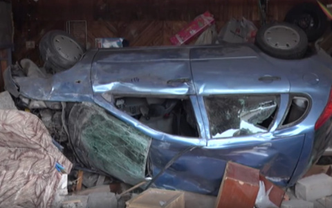 В Вятских Полянах машина проломила стену жилого дома