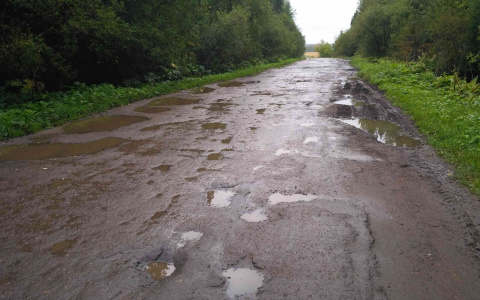 В Кирове чиновники превратили асфальтированную дорогу в грунтовую