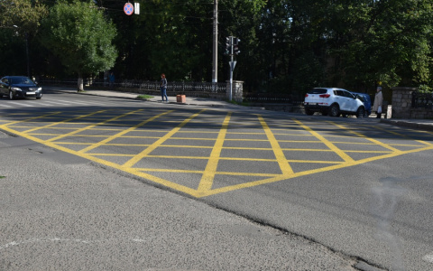 Стали известны 6 перекрестков, где в Кирове появится вафельная разметка