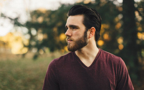 Стало известно, какие мужчины привлекают девушек в России