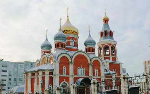 В Кирове собирают деньги на золочение малых куполов храма Пантелеимона