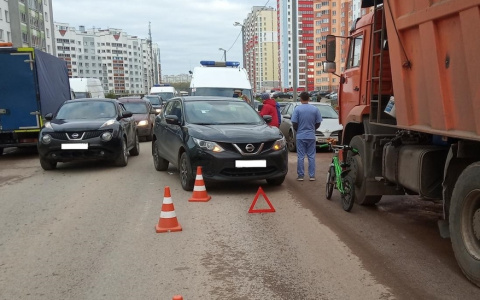 В Чистых прудах кроссовер на глазах очевидцев сбил 7-летнего велосипедиста