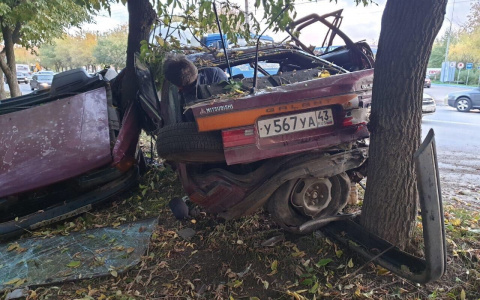 Что обсуждают: ДТП с машиной, которую вывернуло наружу, и гололедица