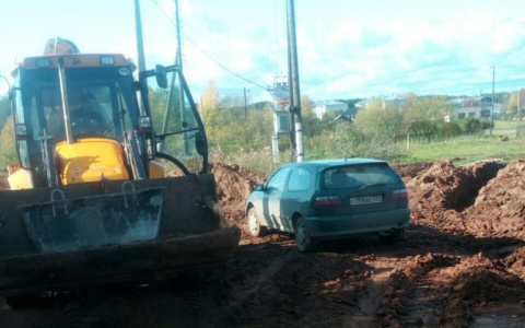 Жители Бобино перекрыли дорогу спецтехнике к месту строительства детсада