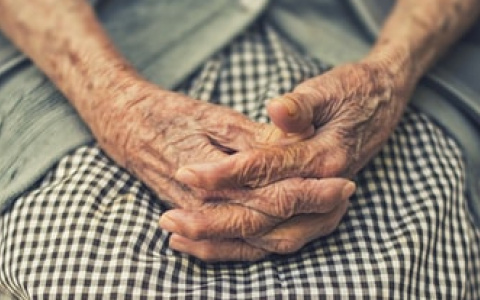 В Слободском 13-летняя девочка украла с другом у своей прабабушки деньги: им грозит 5 лет лишения свободы