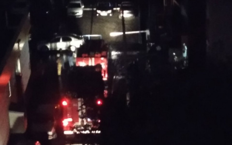 «Весь дом не спал и готовился к эвакуации»: на МОПРа произошел пожар из-за электрогрелки