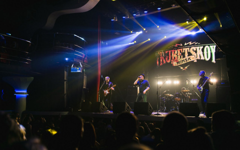 «Трубецкой» поздравит кировских страховщиков и учителей