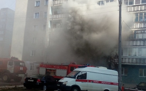 В Кирове из задымленного подъезда эвакуировали десятки людей