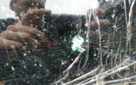 «На улице Луганской неизвестные обстреляли иномарку»: пострадавший ищет очевидцев ЧП