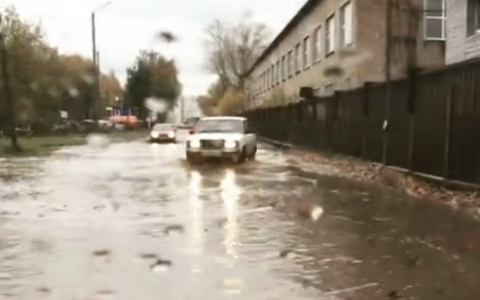 Ливневка работает исправно: специалисты прокомментировали затопление улицы Комсомольской