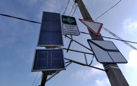 В Кирове установили знаки, разрешающие поворот на красный: первые штрафы