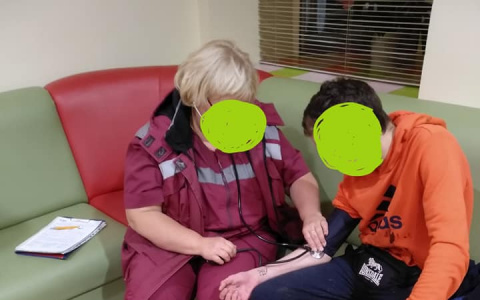 В Кирове вечером на улице 15-летнему парню стало плохо