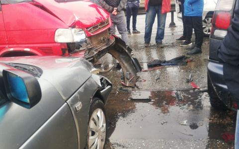 Огромная пробка: на новом мосту в Кирове столкнулись 6 машин