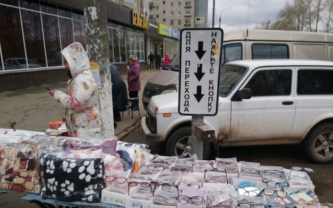 "Перекрыла пешеходный переход": кировчане пожаловались на уличных продавцов