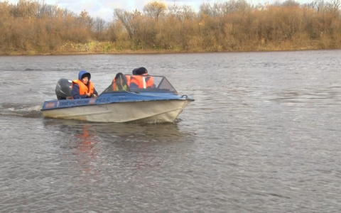 В Кирове отобрали пробы воды для обнаружения источника фенола