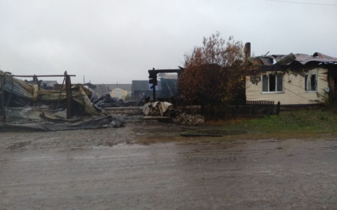 Сбор помощи: четыре кильмезские семьи остались без домов после пожара