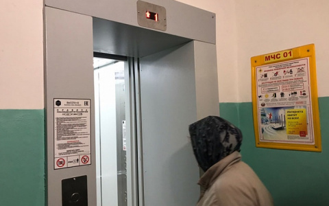 В многоэтажном доме Кирова спустя 12 лет запустили лифт